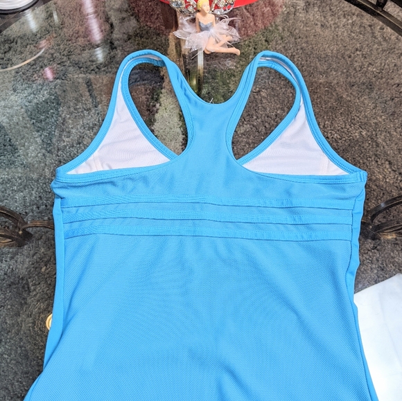 Adidas top - Picture 5 of 8